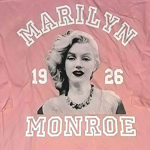Marilyn Monroe Born 1926 Football Tee S M L NWT - Picture 2 of 3